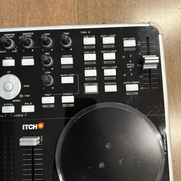 Vestax VCI-300 DJ Controller Console - Picture 3 of 10